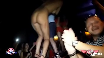 Пьяный стиптиз в клубе хвидеос порно смотреть